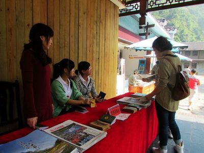 张家界《旅游法》实施 景区接待秩序井然